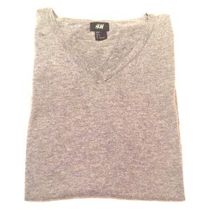 H&M Sweaters - H&M Grey / Gray Sweater Vest - Large H&M Sweaters - H&M Grey / Gray Sweater Vest - Large